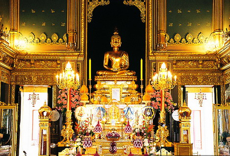 “พระนิรันตราย” ประดิษฐานอยู่ด้านหน้าพระพุทธอังคีรส พระประธานในพระอุโบสถ