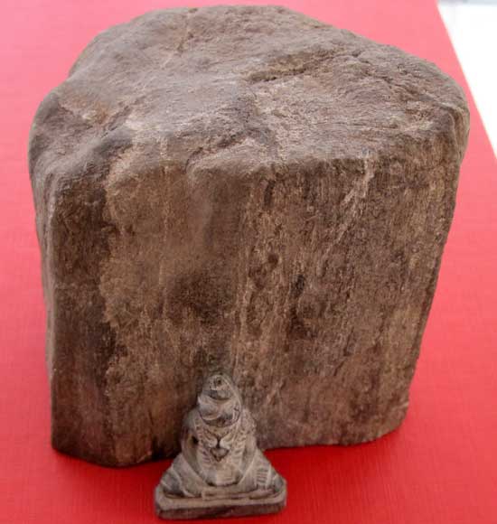 พระสมเด็จแกะจากไม้ตะเคียนดำ1000 ปีปลุกเสกโดยหลวงปู่คำบุ วดกุดชมภู จ.อุบลราชธานี - คณาจารย์อิสาน