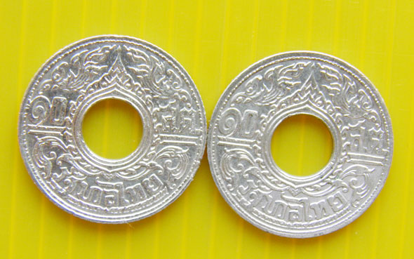 เหรียญรัฐบาลไทย ๑๐ สตางค์ จำนวน 2 เหรียญ (เงินแท้ๆครับ) 