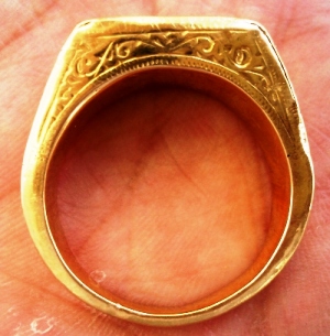 แหวนหลวงปู่ดู่ ปี32 เลี่ยมทอง