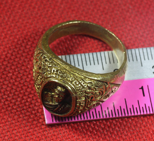 แหวน หลวงปู่หมุน ฐิตสีโล รุ่น เสาร์ ๕ มหาเศรษฐี เนื้อทองทิพย์