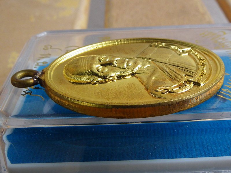 เหรียญห่วงเชื่อม หลวงปู่บัว เนื้อทองเหลือง เลขสวย3909  เหรียญสวยมีกล่องเดิม