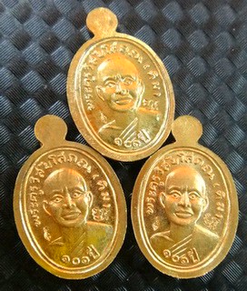 (( 3 เหรียญ )) เหรียญเม็ดแตง ๑๐๑ ปี อาจารย์ทิม พร้อมกล่องเดิม