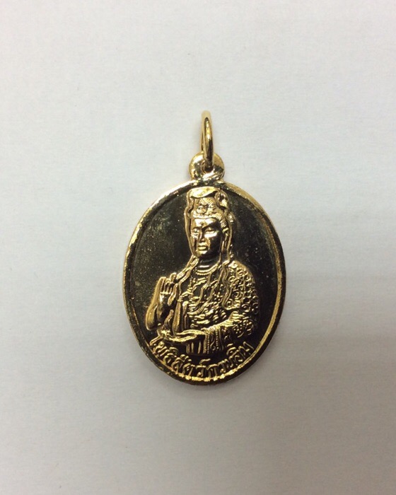 เหรียญเจ้าแม่กวนอิม หลังปรมาจารย์ตักม้อ วัดกวงซิ่ว ประเทศจีน ปี37 เนื้อกะไหล่ทอง มีโค๊ด กล่องเดิม