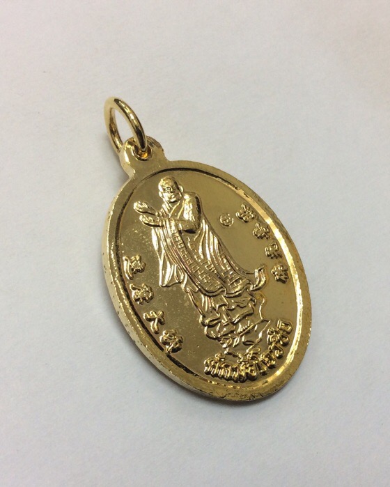 เหรียญเจ้าแม่กวนอิม หลังปรมาจารย์ตักม้อ วัดกวงซิ่ว ประเทศจีน ปี37 เนื้อกะไหล่ทอง มีโค๊ด กล่องเดิม