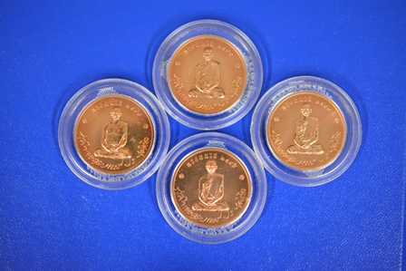 เหรียญในหลวงทรงผนวช บูรณะพระเจดีย์ วัดบวรนิเวศวิหาร กรุงเทพ ปี 2550 เนื้อทองแดงขัดเงา (4 เหรียญ)