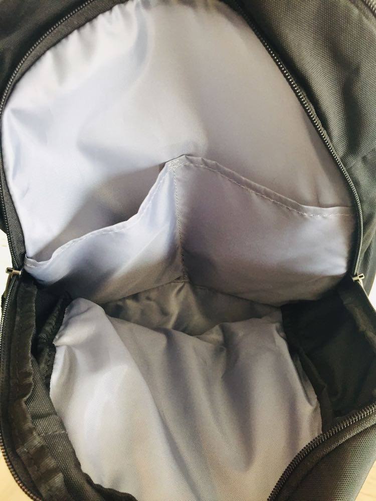 กระเป๋า UNDER ARMOUR สีดำ สภาพเต็ม100%
