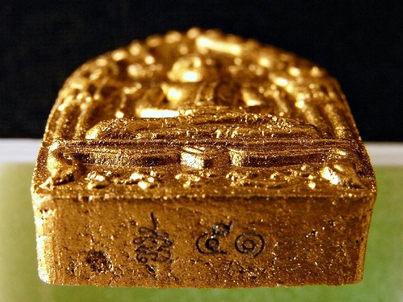 1 ใน 399 องค์ ตะกรุดทองคำ พิมพ์ใหญ่ ขุนแผนผงพรายกุมาร รุ่นพรายทอง เนื้อกระยาสารท + พลอยเสก กล่องเดิม - 4