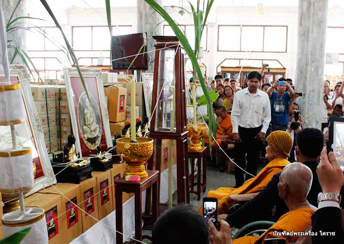 หลวงพ่อคูณ รุ่นเมตตา ออกวัดบ้านไร่ อ.ด่านขุนทด จ.นครราชสีมา - 4