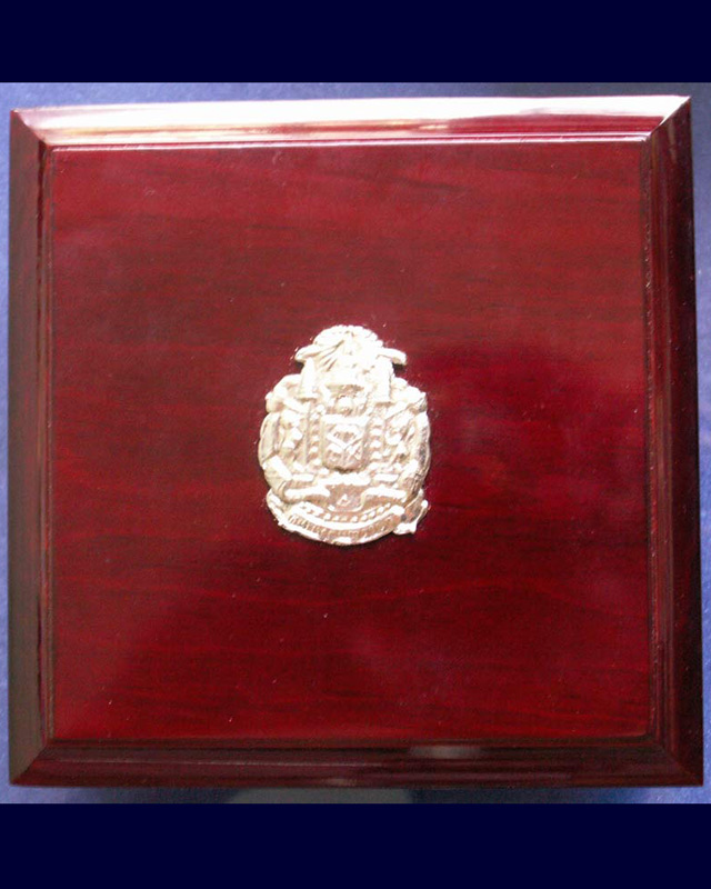 เหรียญชุดทองคำ 95 ปี ร.ร.นายร้อย พ.ศ. 2539 พร้อมกล่องลายไม้ - 4