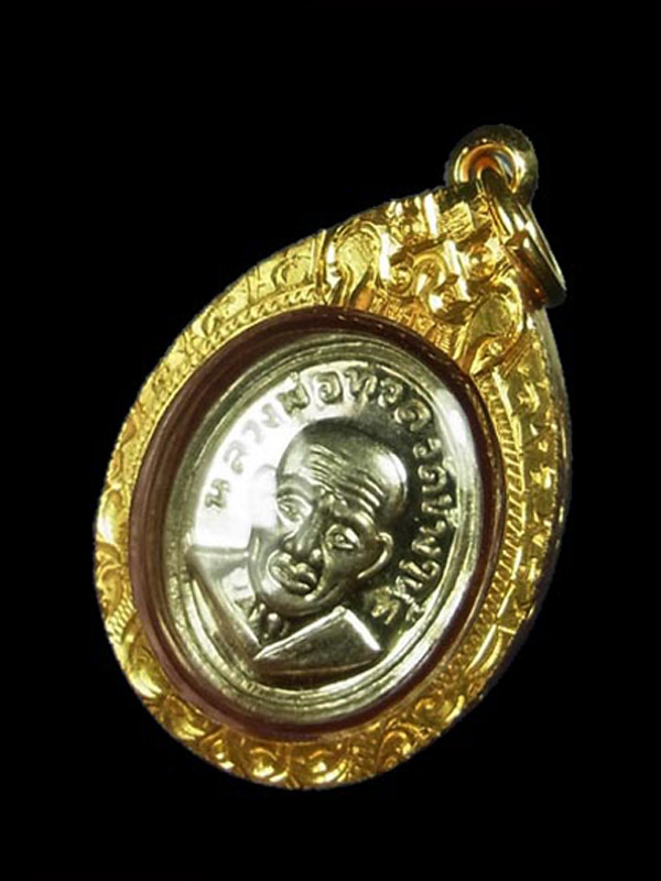 (01) เหรียญเม็ดแตง หลวงพ่อทวดรุ่นสร้างพิพิธภัณฑ์ 58 วัดช้างให้ เนื้ออัลปก้า เลี่ยมทองพร้อมบูชา - 1