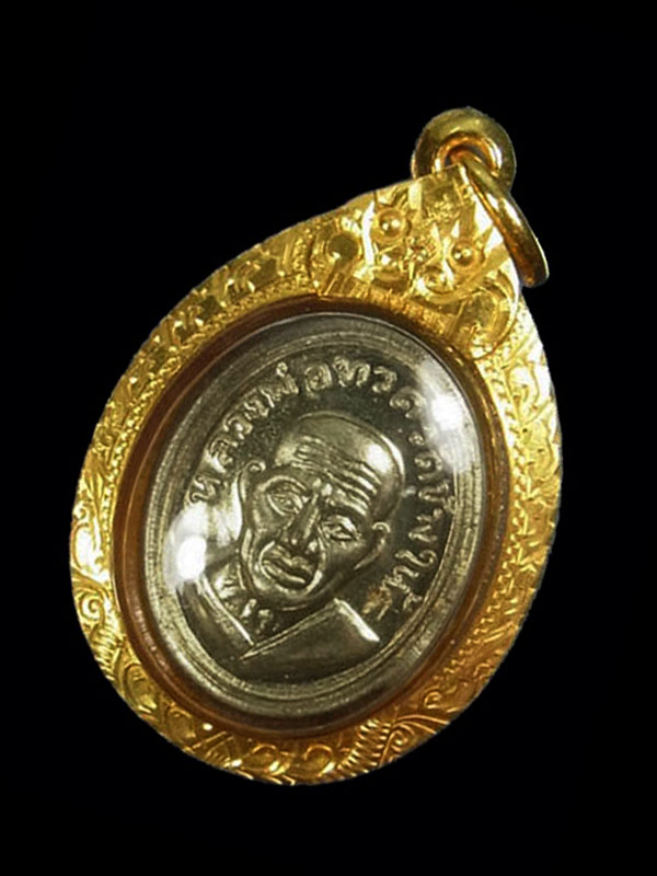 (02) เหรียญเม็ดแตง หลวงพ่อทวดรุ่นสร้างพิพิธภัณฑ์ 58 วัดช้างให้ เนื้ออัลปก้า เลี่ยมทองพร้อมบูชา - 1