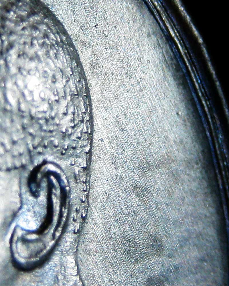 เหรียญไตรมาส รุ่นที่ 2 M 16 หลวงพ่อแพ วัดพิกุลทอง สิงห์บุรี 2513 - 4
