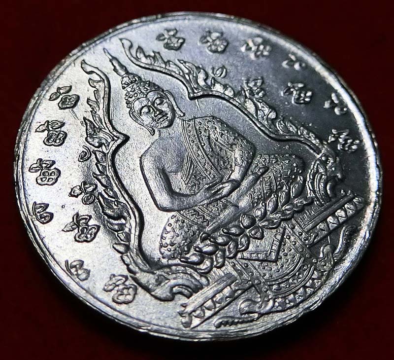 เหรียญพระแก้วมรกต ปี 2475 เนื้อเงิน บล็อกเพาะช่างนิยม รวมเกจิสุดยอดของเมืองไทยครับ - 3