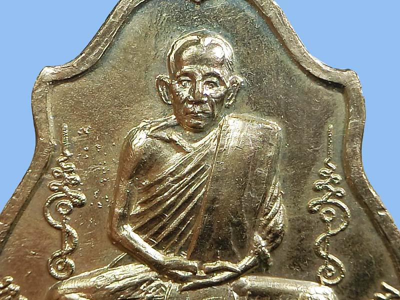 เหรียญหลังหนุมานหลวงพ่อกวย วัดโฆสิตาราม จ.ชัยนาท เนื้ออัลปาก้า ปี 2521 - 4