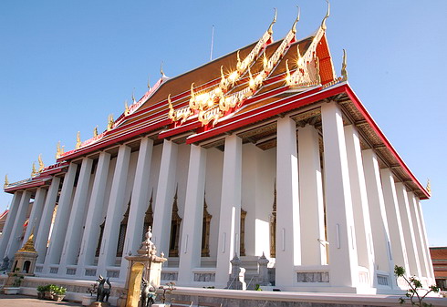 พระอุโบสถ วัดพระเชตุพนวิมลมังคลาราม นับเป็นหนึ่งในพระอุโบสถที่งดงามมากของวัดในเมืองไทย