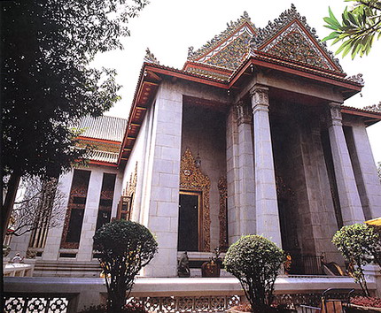 พระอุโบสถวัดบวรนิเวศวิหาร ประดับหินอ่อนดูตระการตา 