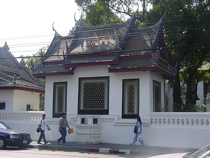 พลับพลาเปลื้องเครื่อง