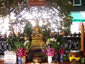 พระไพรีพินาศจำลองประดิษฐานอยู่ในเขตสังฆาวาส 
