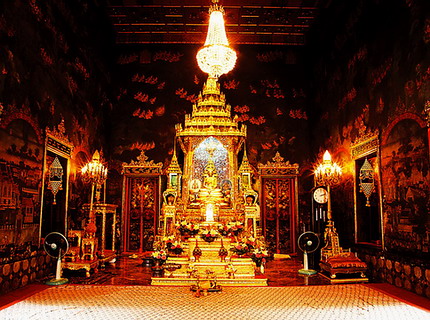 พระโกศพระศพสมเด็จพระสังฆราช (สา ปุสฺสเทโว)  ประดิษฐาน ณ พระวิหารหลวง วัดราชประดิษฐ์สถิตมหาสีมาราม 