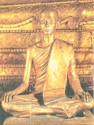 พระรูปหล่อสมเด็จพระมหาสมณเจ้า กรมพระยาวชิรญาณวโรรส  ประดิษฐานอยู่บนฐานชุกชีภายในพระอุโบสถ วัดบวรนิเวศวิหาร