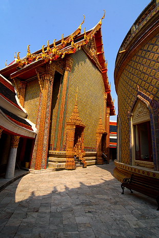ด้านหลังของ “พระวิหารทิศหรือพระวิหารมุข” 