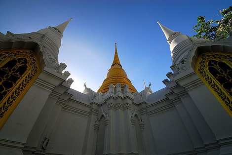 พระเจดีย์สีทอง “เสาวภาประดิษฐาน”