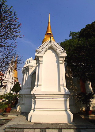 พระเจดีย์สีทอง “สุขุมาลย์นฤมิตร”