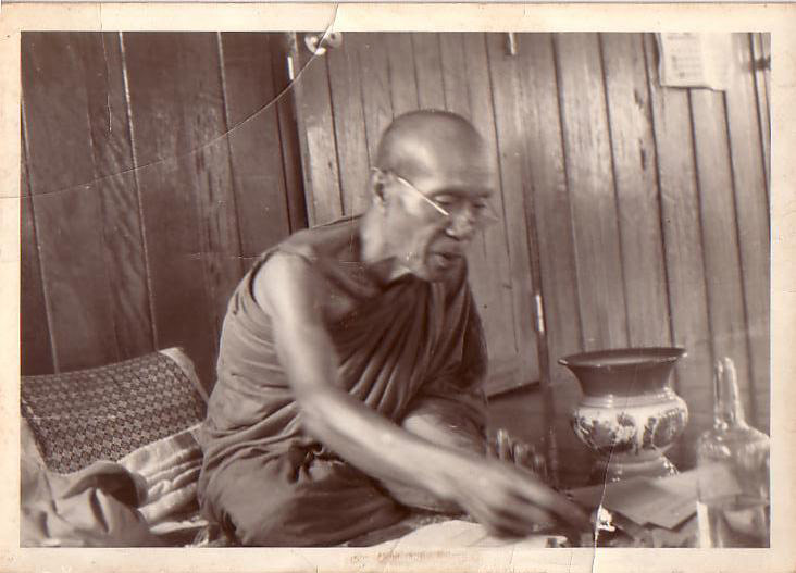 หลวงปู่จันทร์ เขมปัตโต