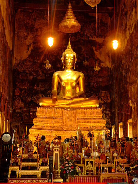 พระพุทธตรีโลกเชษฐ์ (พระประธานในพระอุโบสถ)
