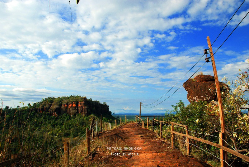วัดเจติยาคิรีวิหาร (วัดภูทอก) 