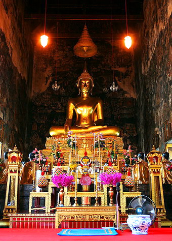 พระพุทธตรีโลกเชษฐ์ 
