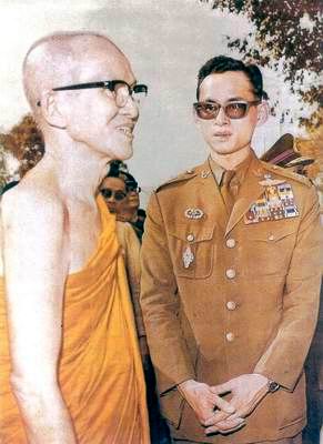 พระบาทสมเด็จพระเจ้าอยู่หัว รัชกาลที่ ๙  ทรงมีพระราชปฏิสันฐานกับสมเด็จพระสังฆราช (จวน อุฏฺฐายี)