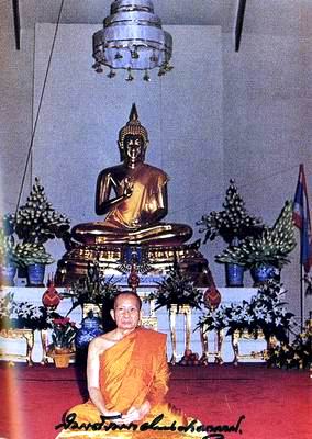 ทรงฉายในอุโบสถวัดไทยในลอสแองเจลิส ประเทศสหรัฐอเมริกา  เมื่อเดือนเมษายน พ.ศ. ๒๕๒๓ เมื่อทรงเป็นสมเด็จพระสังฆราชแล้ว