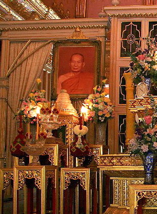    พระรูปภาพและเจดีย์พระอัฐิของสมเด็จพระสังฆราช (วาสน์ วาสโน)  ประดิษฐาน ณ พระวิหาร วัดราชบพิธสถิตมหาสีมาราม 