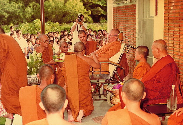    หลวงพ่อชา สุภัทโท ขณะอาพาธ 