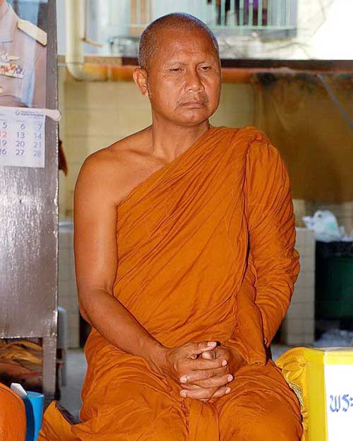 พระพิศาลศาสนกิจ  (หลวงพ่อเยื้อน ขนฺติพโล)   วัดเขาศาลาอตุลฐานะจาโร  บ้านจรัส ต.จรัส อ.บัวเชด จ.สุรินทร์ 