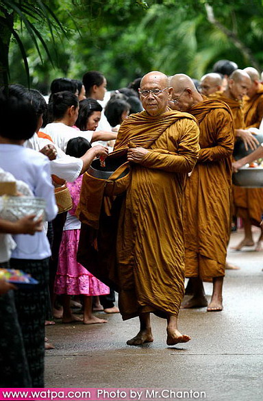  หลวงพ่อแบน ธนากโร 