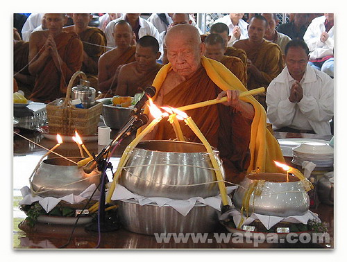 หลวงตามหาบัว ญาณสัมปันโน วัดป่าบ้านตาด