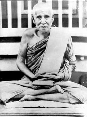 หลวงปู่เสาร์ กนฺตสีโล วัดเลียบ