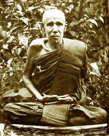 หลวงปู่เสาร์ กนฺตสีโล วัดเลียบ