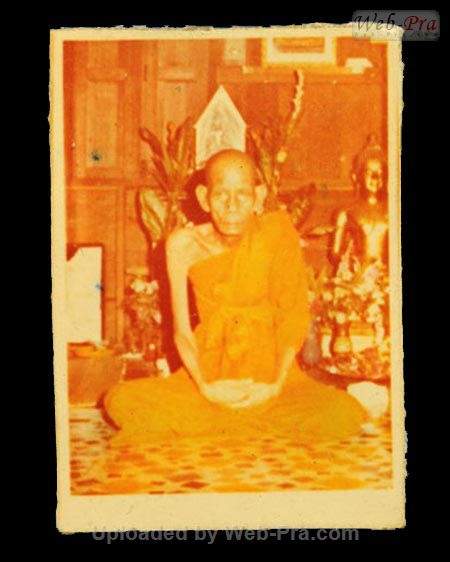 รูปถ่ายหลวงพ่อเอีย ด้านหลังยันต์ปั๊ม (-)