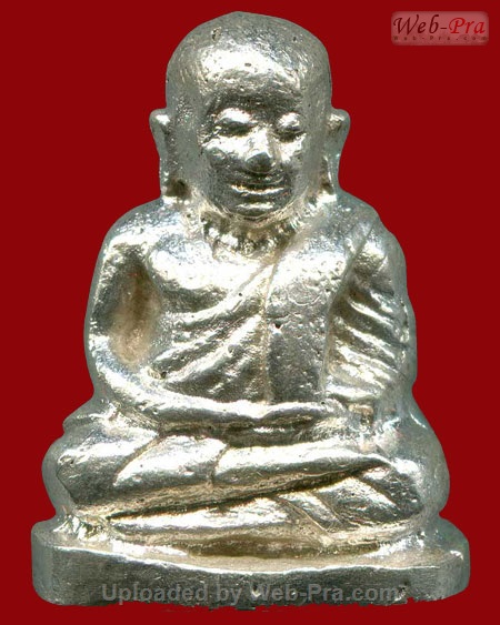 ปี 2526 วัตถุมงคลชุดรุ่นช้างคู่ ออกวัดท้ายน้ำ (1.เนื้อเงิน)