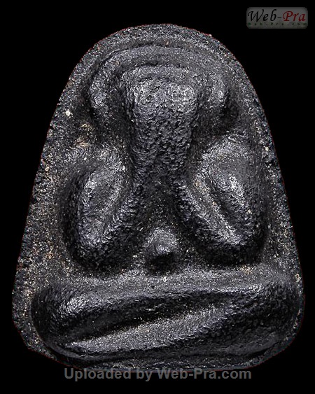 ปี 2495-2496 พระปิดตาพิมพ์สะดือใหญ่ หลังแบบ หลวงปู่เฮี้ยง วัดอรัญญิกาวาส (-)