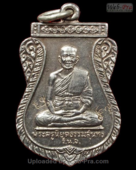 ปี 2535 เหรียญเสมา รุ่นฉลองพัดยศ หลวงพ่อยิด วัดหนองจอก (2.เนื้อเงิน)