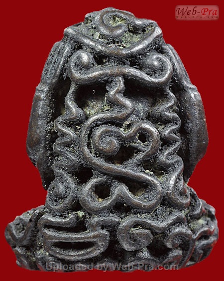 ปี 2517 พระปิดตารุ่นแรก รุ่นมหาลาโภ หลวงปู่สิม พุทธาจาโร (เนื้อนวโลหะ)