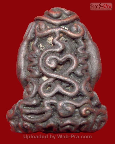 ปี 2517 พระปิดตารุ่นแรก รุ่นมหาลาโภ หลวงปู่สิม พุทธาจาโร (เนื้อนวโลหะ)