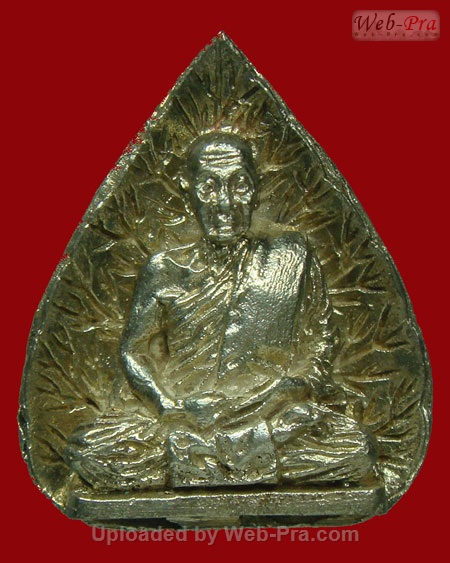 ปี 2519 พระรูปเหมือนใบโพธิ์ หลวงปู่สิม พุทธาจาโร (เนื้อเงิน)