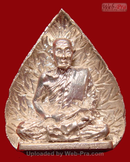 ปี 2519 พระรูปเหมือนใบโพธิ์ หลวงปู่สิม พุทธาจาโร (เนื้อเงิน)