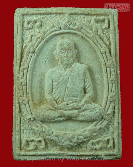 ปี 2517 พระเนื้อผงรูปเหมือน รุ่นเมตตา หลวงปู่สิม พุทธาจาโร (เนื้อผง)